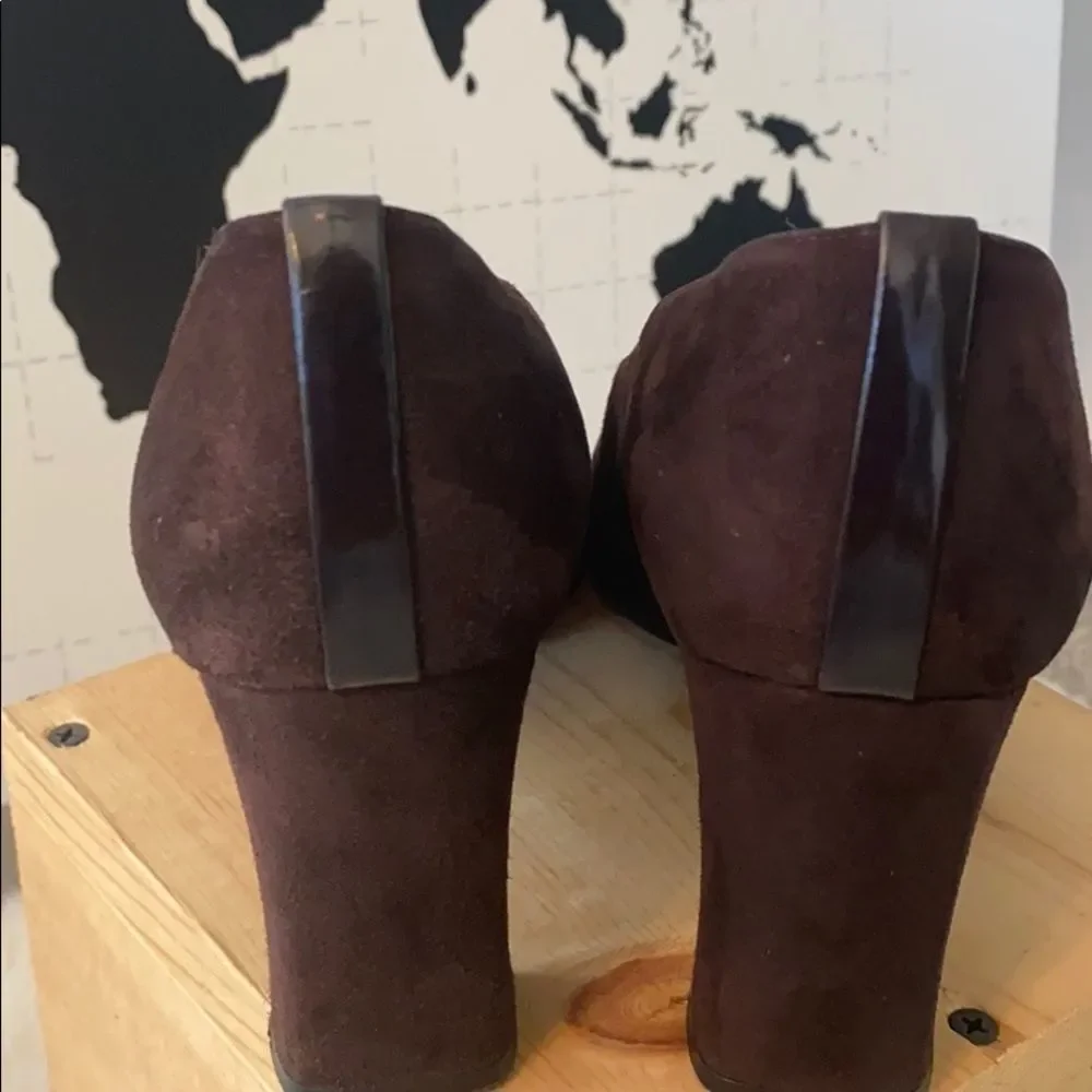 Stuart Weitzman Women's Suede Pumps - Picture 4 of 7